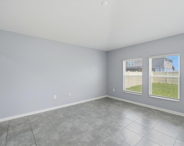 1033 Holden Way - Photo Thumbnail 7