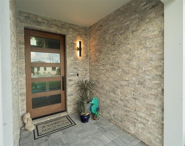 187 145th Avenue E - Photo Thumbnail 5