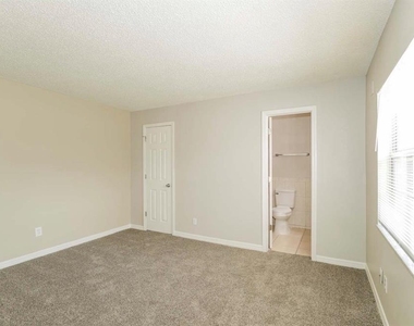 10536 Chadbourne Drive - Photo Thumbnail 6