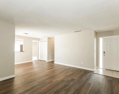 10536 Chadbourne Drive - Photo Thumbnail 4