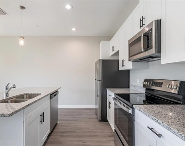 2101 Sebring Place - Photo Thumbnail 10
