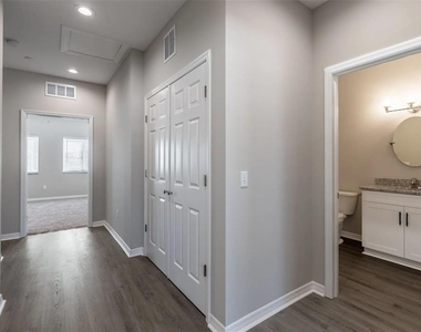 2101 Sebring Place - Photo Thumbnail 13