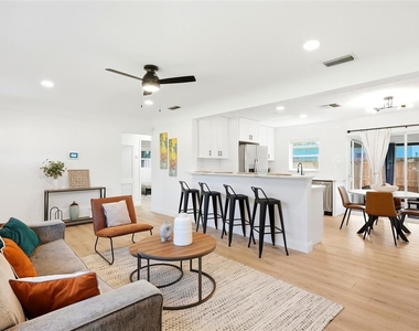 2117 N Hercules Avenue - Photo Thumbnail 4
