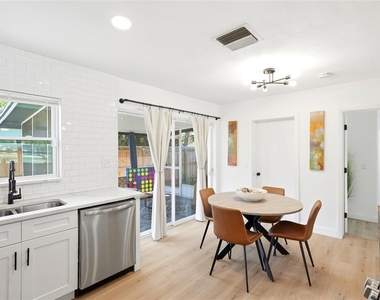 2117 N Hercules Avenue - Photo Thumbnail 9