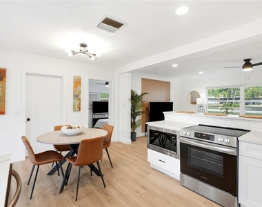2117 N Hercules Avenue - Photo Thumbnail 8