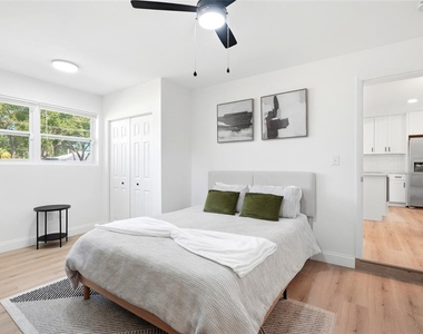 2117 N Hercules Avenue - Photo Thumbnail 11