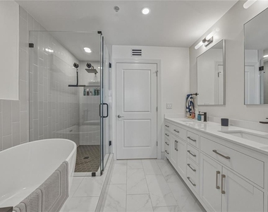 1227 E Madison Street - Photo Thumbnail 24