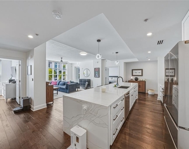 1227 E Madison Street - Photo Thumbnail 4
