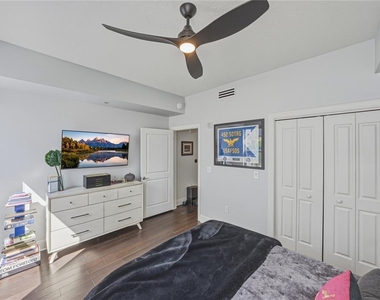 1227 E Madison Street - Photo Thumbnail 32