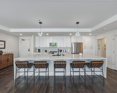 1227 E Madison Street - Photo Thumbnail 2