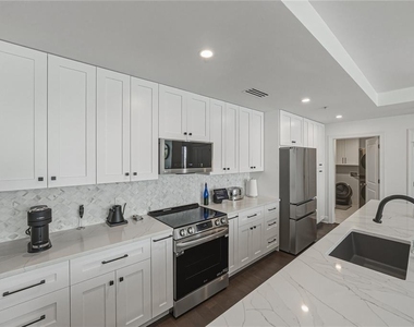 1227 E Madison Street - Photo Thumbnail 8