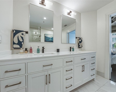 1227 E Madison Street - Photo Thumbnail 23