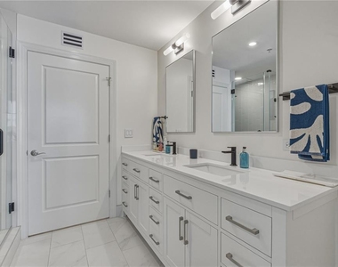 1227 E Madison Street - Photo Thumbnail 22