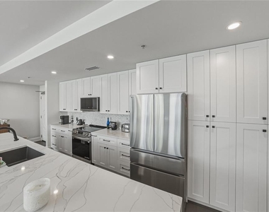1227 E Madison Street - Photo Thumbnail 9