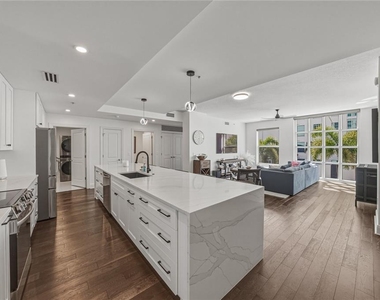 1227 E Madison Street - Photo Thumbnail 5
