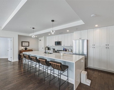 1227 E Madison Street - Photo Thumbnail 3