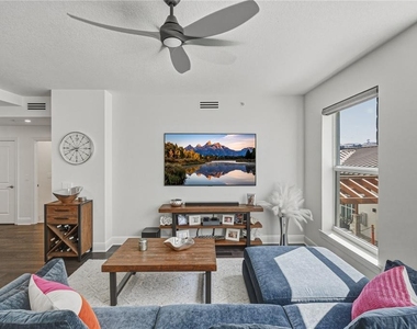 1227 E Madison Street - Photo Thumbnail 12