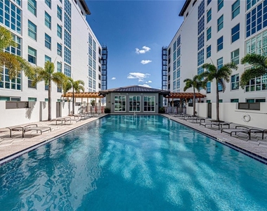 1227 E Madison Street - Photo Thumbnail 48