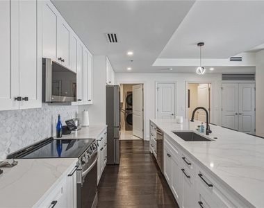 1227 E Madison Street - Photo Thumbnail 7