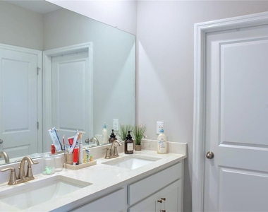 2471 Warren Acres Boulevard - Photo Thumbnail 2