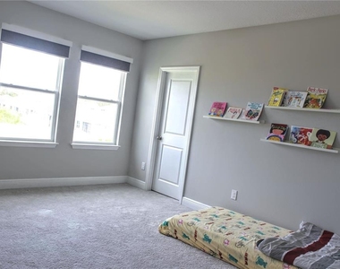 2471 Warren Acres Boulevard - Photo Thumbnail 4