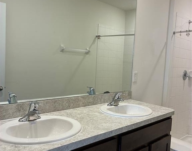 2913 Beluga Bay Drive - Photo Thumbnail 16