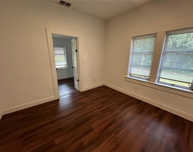 6506 N Wellington Avenue - Photo Thumbnail 13