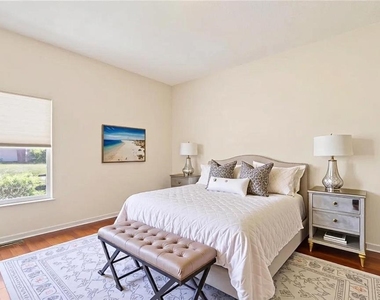 10245 Devonshire Lake Drive - Photo Thumbnail 8
