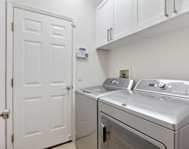 10245 Devonshire Lake Drive - Photo Thumbnail 14