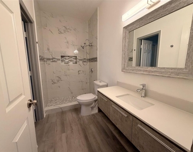 10245 Devonshire Lake Drive - Photo Thumbnail 13