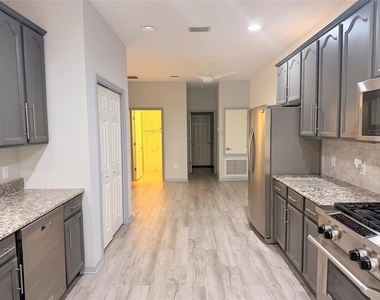 10245 Devonshire Lake Drive - Photo Thumbnail 5