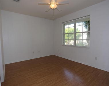 14141 Stilton Street - Photo Thumbnail 5