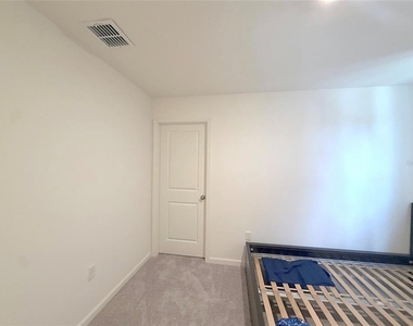 1242 Chester Avenue - Photo Thumbnail 21