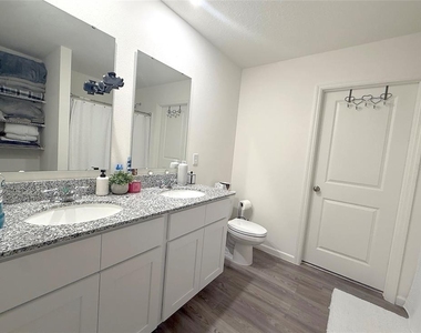 1242 Chester Avenue - Photo Thumbnail 14