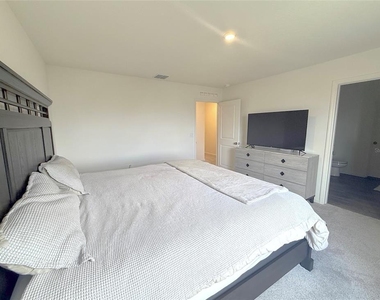 1242 Chester Avenue - Photo Thumbnail 13