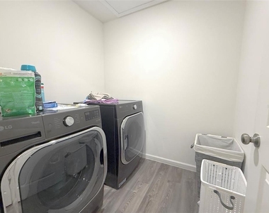 1242 Chester Avenue - Photo Thumbnail 11