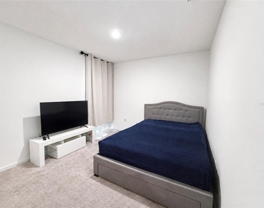 1242 Chester Avenue - Photo Thumbnail 18