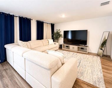 1242 Chester Avenue - Photo Thumbnail 3