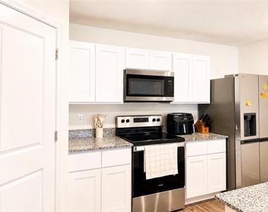 1242 Chester Avenue - Photo Thumbnail 5