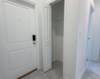 1129 Deepwater Circle - Photo Thumbnail 8