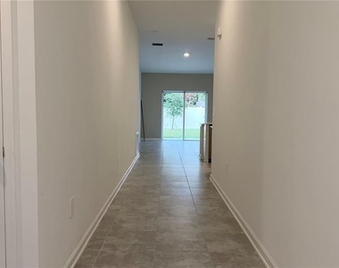 1129 Deepwater Circle - Photo Thumbnail 2