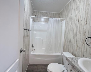 932 Se 40th Place - Photo Thumbnail 5