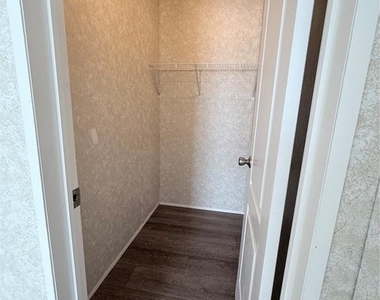 932 Se 40th Place - Photo Thumbnail 15