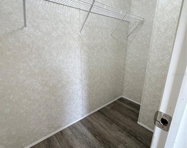 932 Se 40th Place - Photo Thumbnail 21