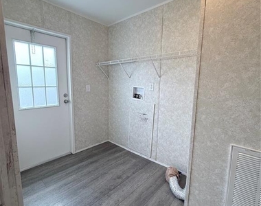 932 Se 40th Place - Photo Thumbnail 9