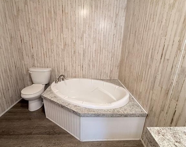 932 Se 40th Place - Photo Thumbnail 7
