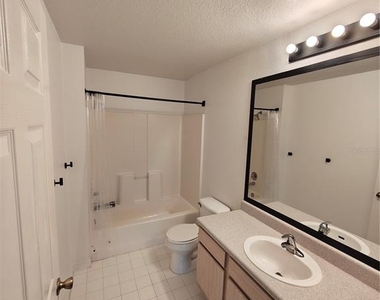 5471 Vineland Road - Photo Thumbnail 5