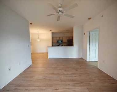 5471 Vineland Road - Photo Thumbnail 1