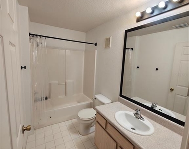 5471 Vineland Road - Photo Thumbnail 10