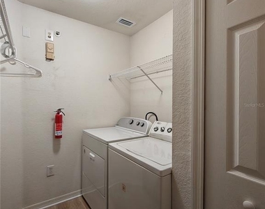5471 Vineland Road - Photo Thumbnail 4